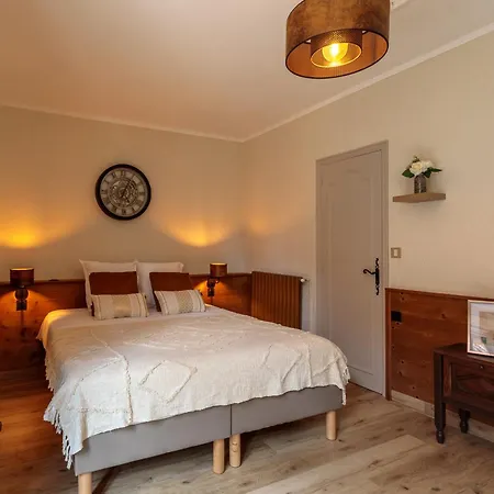 לינה וארוחת בוקר Le Lys Dort סרלה-לה קנדה