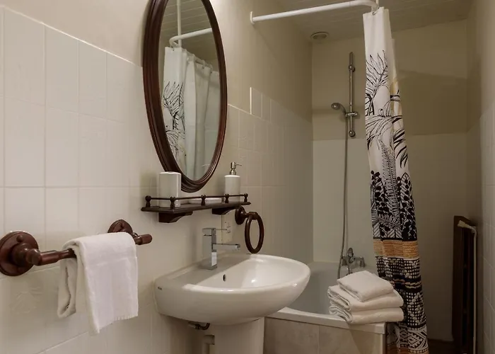 Le Lys Dort סרלה-לה קנדה