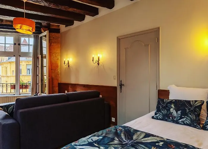 Le Lys Dort סרלה-לה קנדה