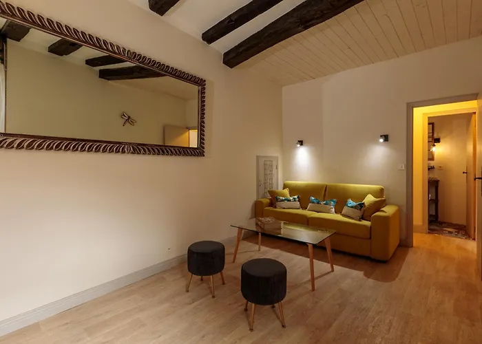 Le Lys Dort סרלה-לה קנדה